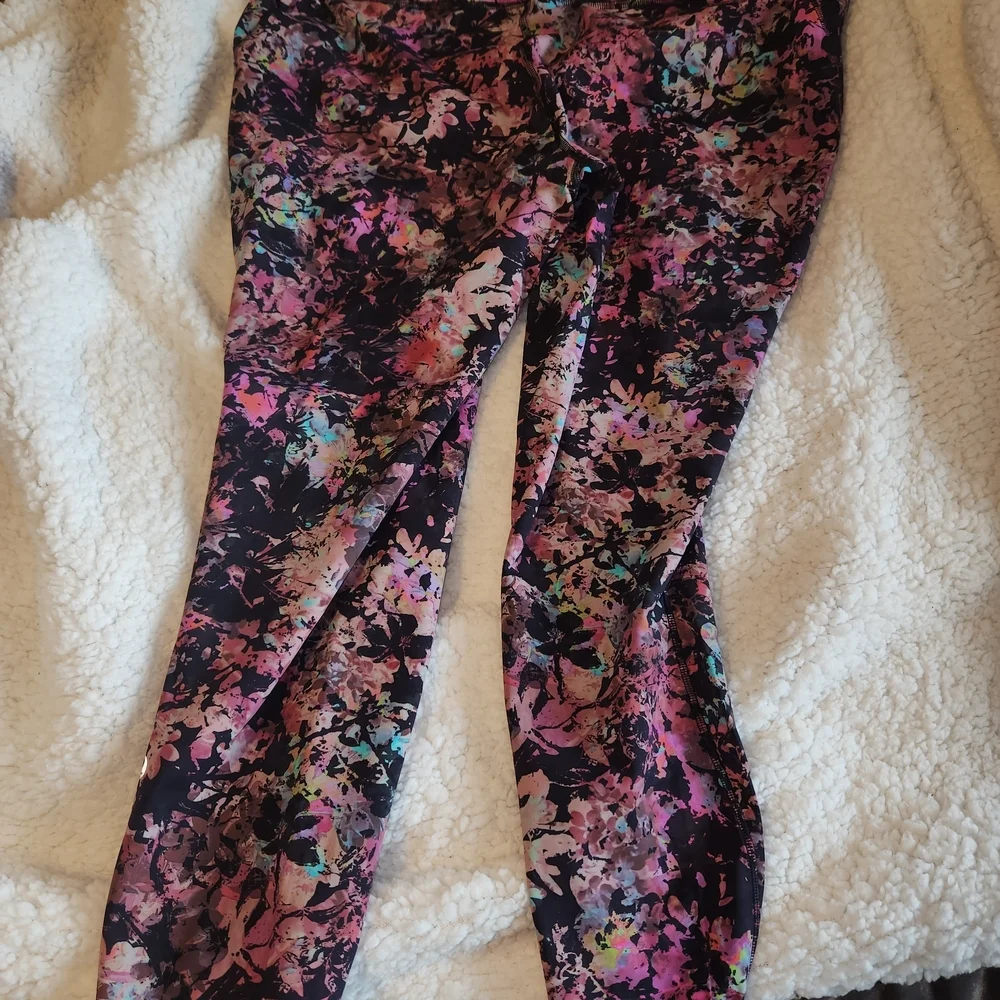 lululemon athletica Multicolor Purple & Pink Floral Print Leggings
